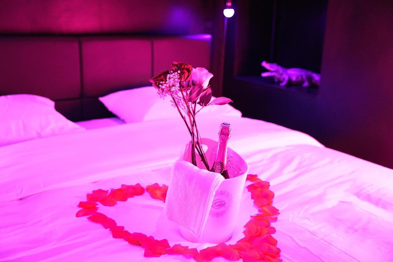 Love Room Suite Dirty Diana Aubagne Exteriér fotografie